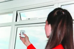 AXA elektrische raamopener Remote 2.0 SKG 2-sterren met afstandsbediening wit