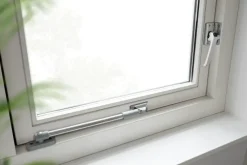 AXA Raamsluiting met drukknop links aluminium