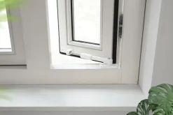 AXA telescopische raamuitzetter wit 20 cm buitendraaiend