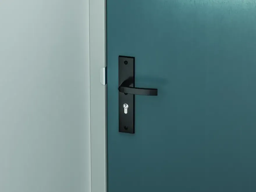 AXA veiligheidsbeslag Edge achterdeur zwart langschild met SKG 3-sterren 72 mm