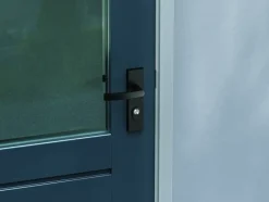 AXA veiligheidsbeslag Edge achterdeur zwart kortschild met SKG 3-sterren 52 mm