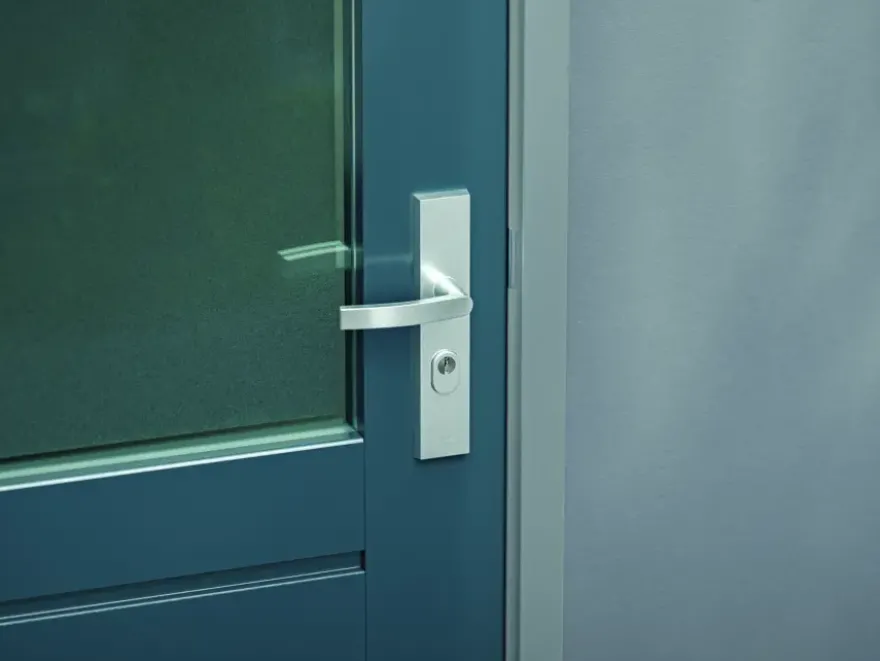 AXA veiligheidsbeslag Edge achterdeur aluminium langschild met SKG 3-sterren 55 mm