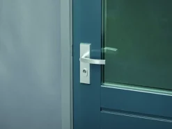 AXA veiligheidsbeslag Edge achterdeur aluminium kortschild met SKG 3-sterren 72 mm