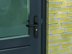 AXA veiligheidsbeslag Oval achterdeur zwart langschild met SKG 3-sterren 92 mm