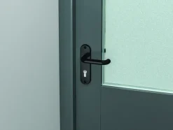 AXA veiligheidsbeslag Oval achterdeur zwart kortschild met SKG 3-sterren 52 mm