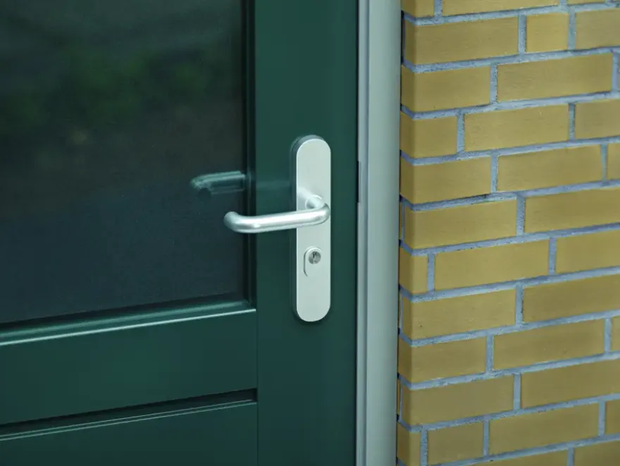 AXA veiligheidsbeslag Oval achterdeur aluminium langschild met SKG 3-sterren 92 mm