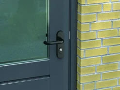 AXA veiligheidsbeslag Oval achterdeur zwart kortschild met SKG 3-sterren 72 mm