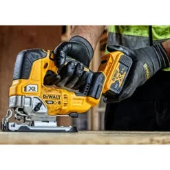 DeWalt 18V XR decoupeeerzaag brushless DCS334N-XJ (zonder accu)