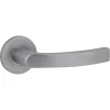 Karwei deurkruk set Lorenzo rond rozet RVS look aluminium
