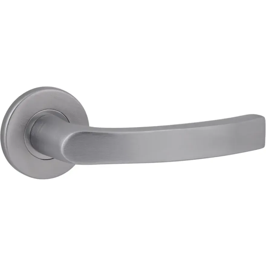 Karwei deurkruk set Lorenzo rond rozet RVS look aluminium