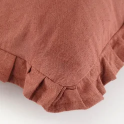 Kussen ruffled bruin - l55xb35xh10cm