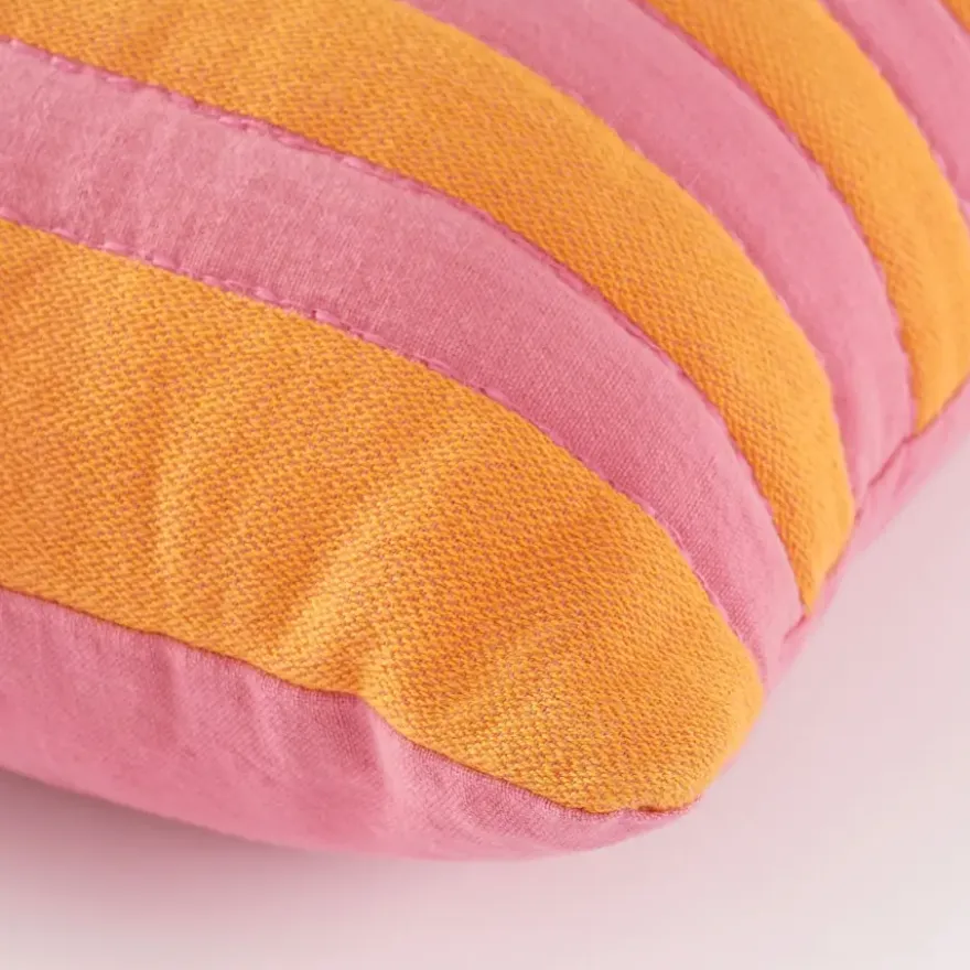 Kussen streep roze - l55xb35xh10cm