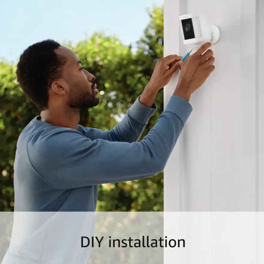 Ring Spotlight Camera Plus Plug-in Zwart