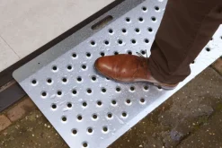Secucare drempelhulp plus model 2 B=78 cm H 3-7 cm staal verzinkt