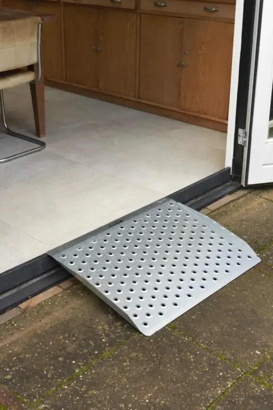 Secucare drempelhulp plus model 1 B=78 cm H 5-15 cm staal verzinkt
