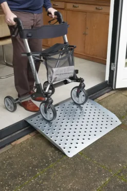 Secucare drempelhulp plus model 1 B=78 cm H 5-15 cm staal verzinkt