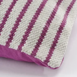 Sierkussen streep fuchsia - l55xb35xh10cm