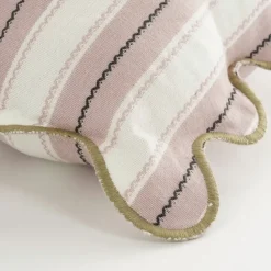 Sierkussen strepen licht roze - l55xb35xh10cm