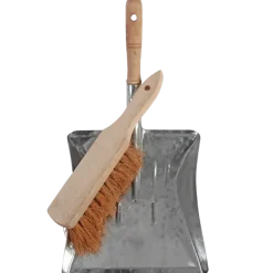 Stoffer en blik met houten handvat