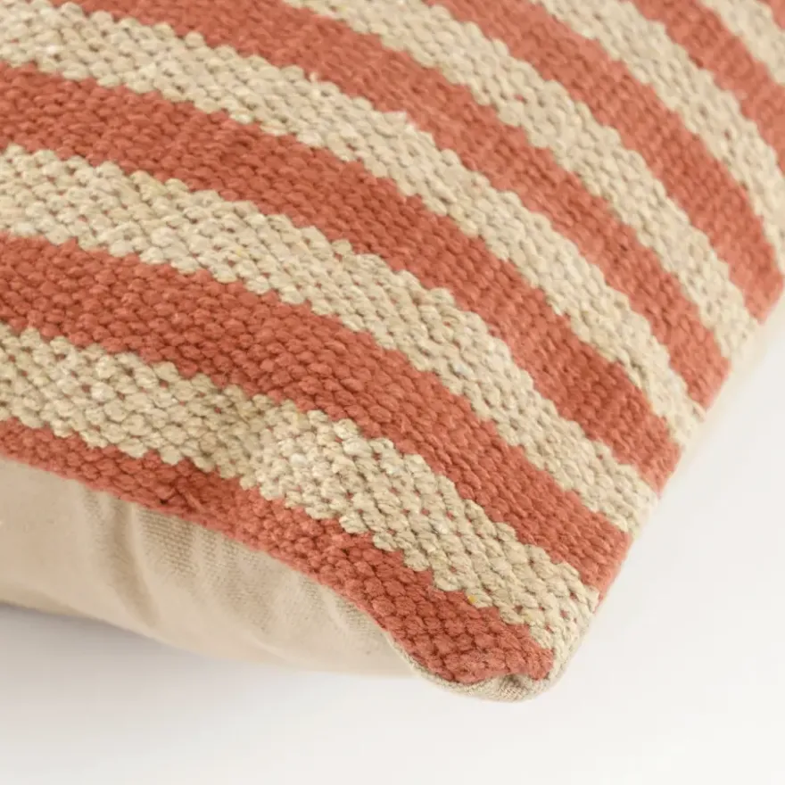 Stripes kussen l.bruin - l55xb35xh10cm